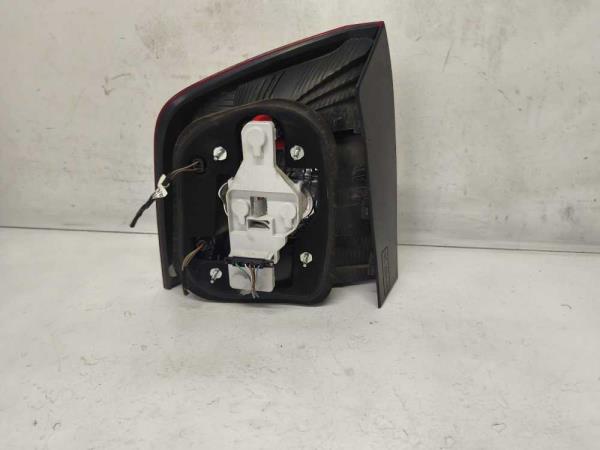 FEU ARRIERE DROIT SKODA OCTAVIA BREAK - Vue 2